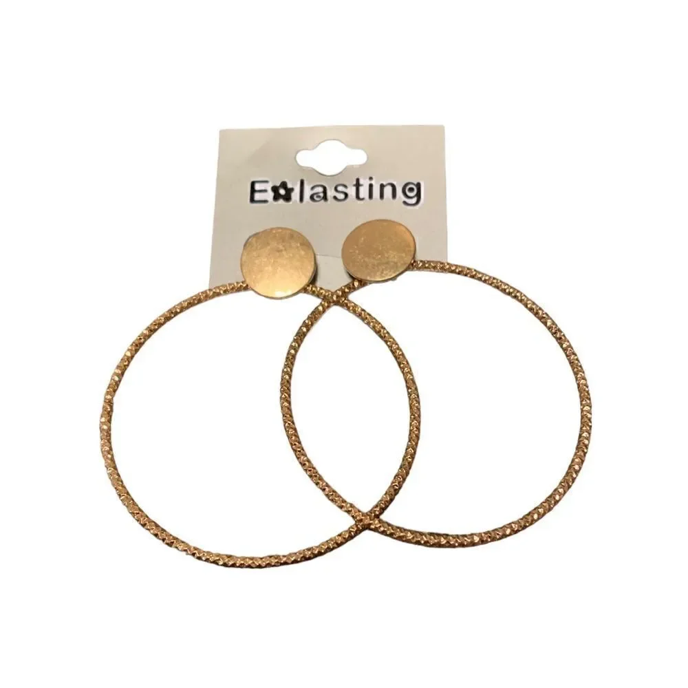 🌼🌼E Lasting gold tone hoop earrings. NWOT🌼🌼